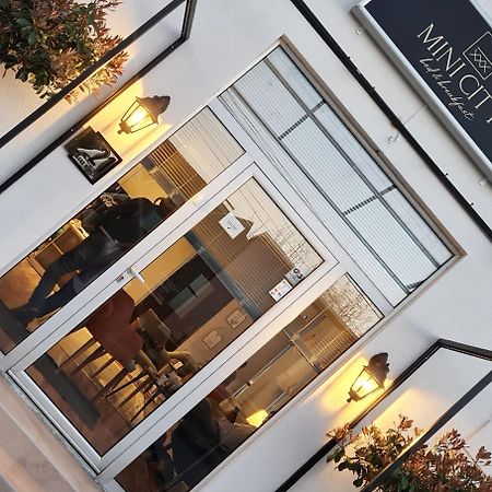 Minicity Inn Belgrado Buitenkant foto