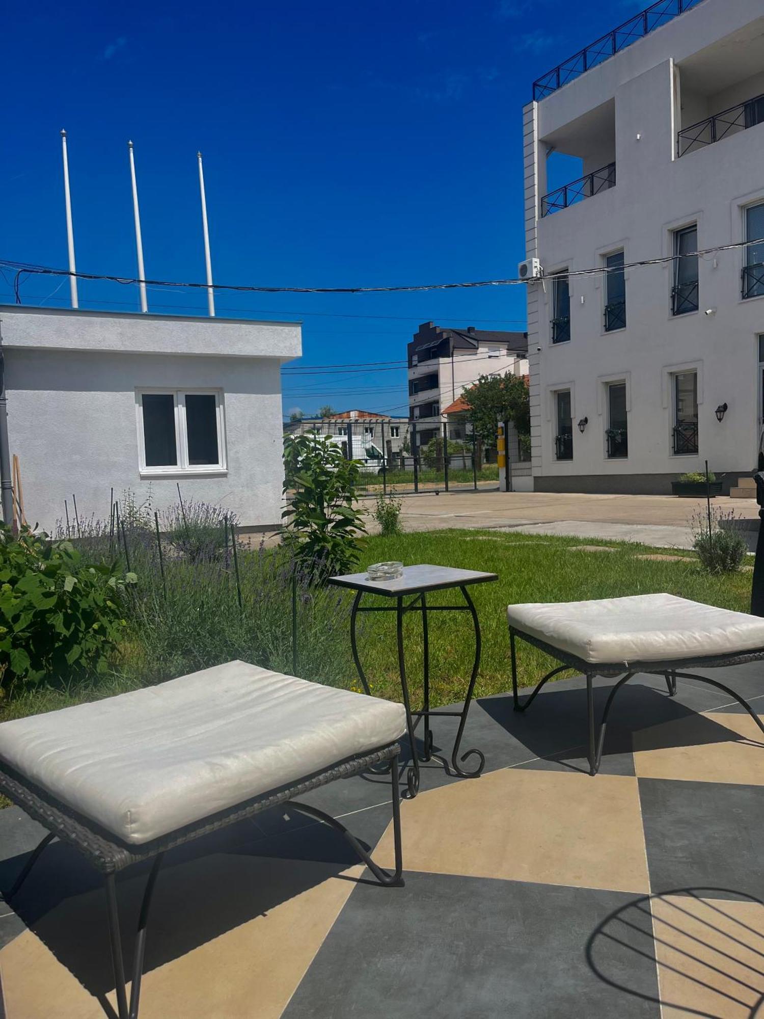 Minicity Inn Belgrado Buitenkant foto