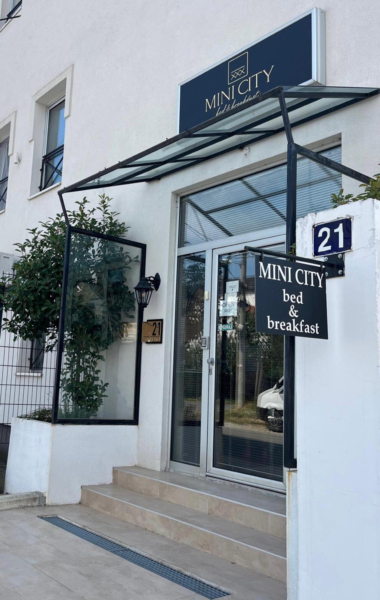 Minicity Hotel Belgrado Buitenkant foto